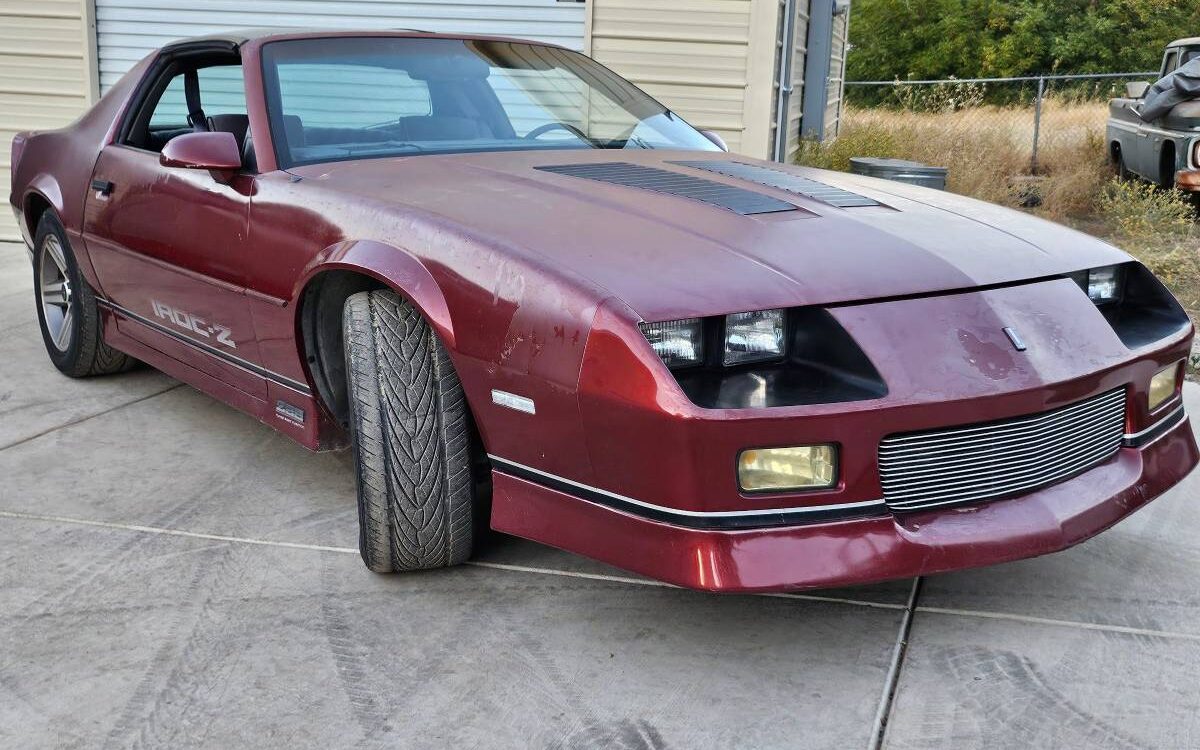 Chevrolet-Camaro-iroc-z28-1987