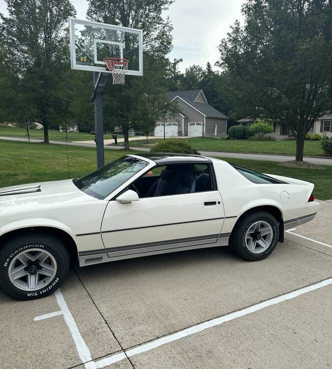 Chevrolet-Camaro-z-28-1984-2