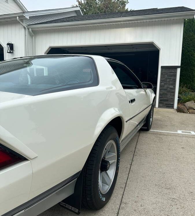 Chevrolet-Camaro-z-28-1984-5