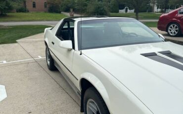 Chevrolet-Camaro-z-28-1984-6