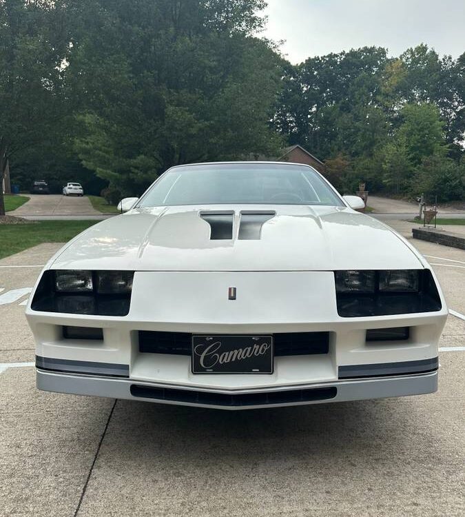 Chevrolet-Camaro-z-28-1984