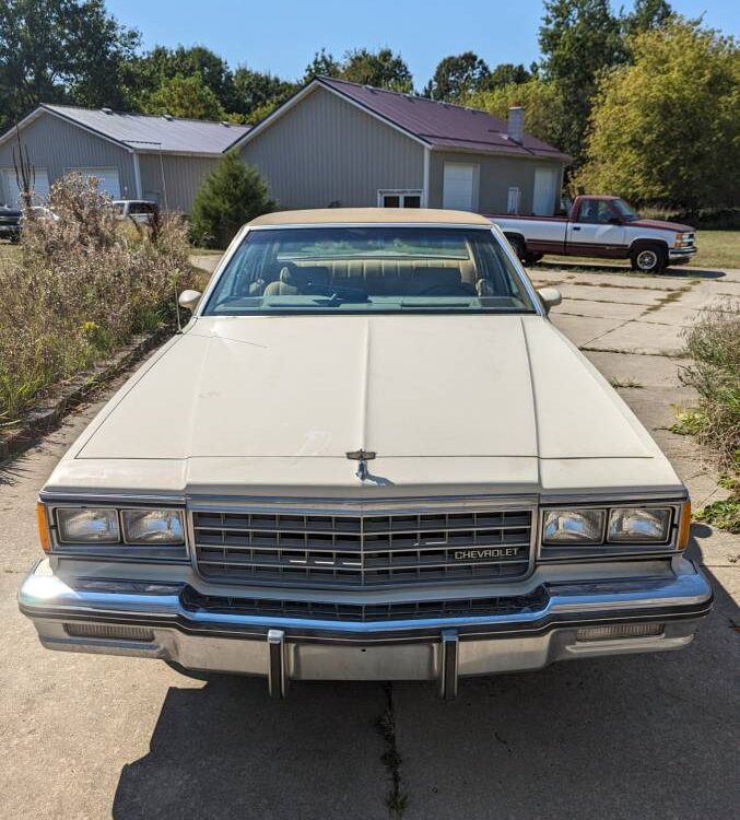 Chevrolet-Caprice-classic-1985