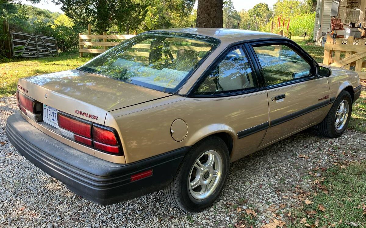 Chevrolet-Cavalier-rs-1991-7