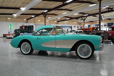 Chevrolet-Corvette-1957-3