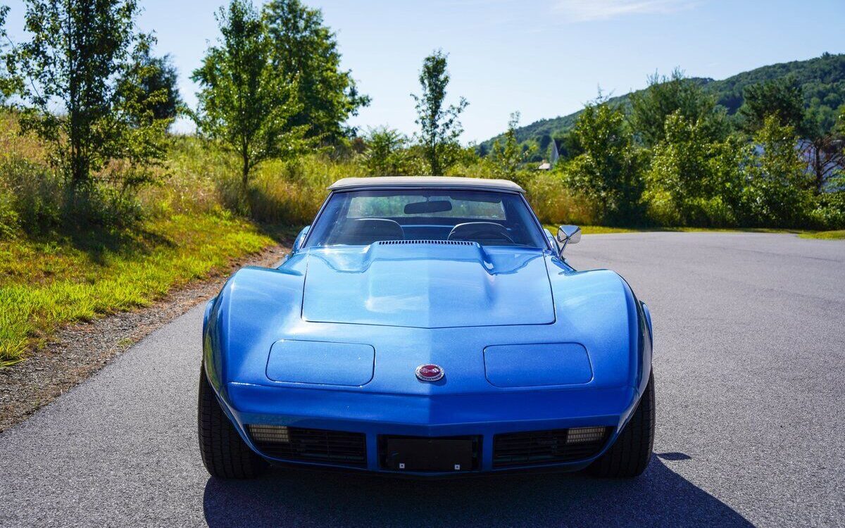 Chevrolet-Corvette-1974-2