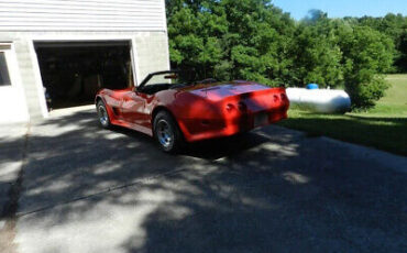 Chevrolet-Corvette-1975-4