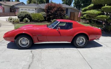 Chevrolet-Corvette-1976-2