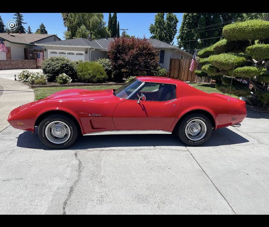 Chevrolet-Corvette-1976-2