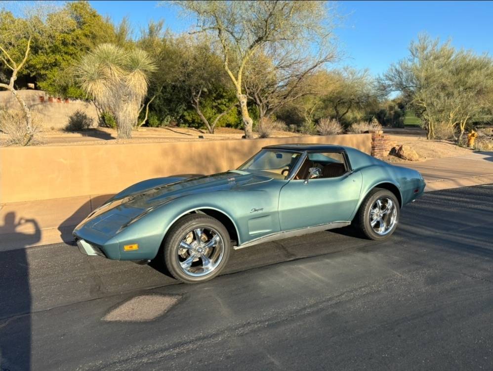 Chevrolet-Corvette-1976