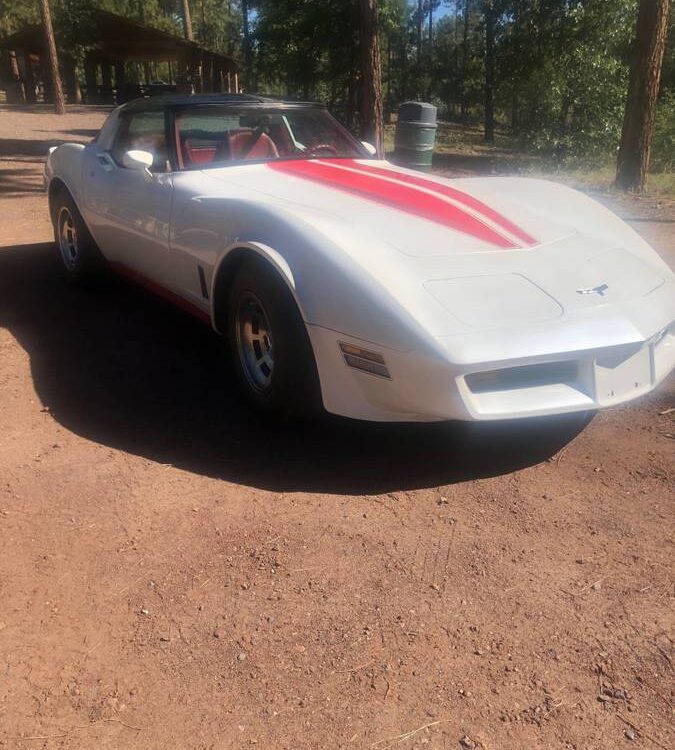 Chevrolet-Corvette-1980-2