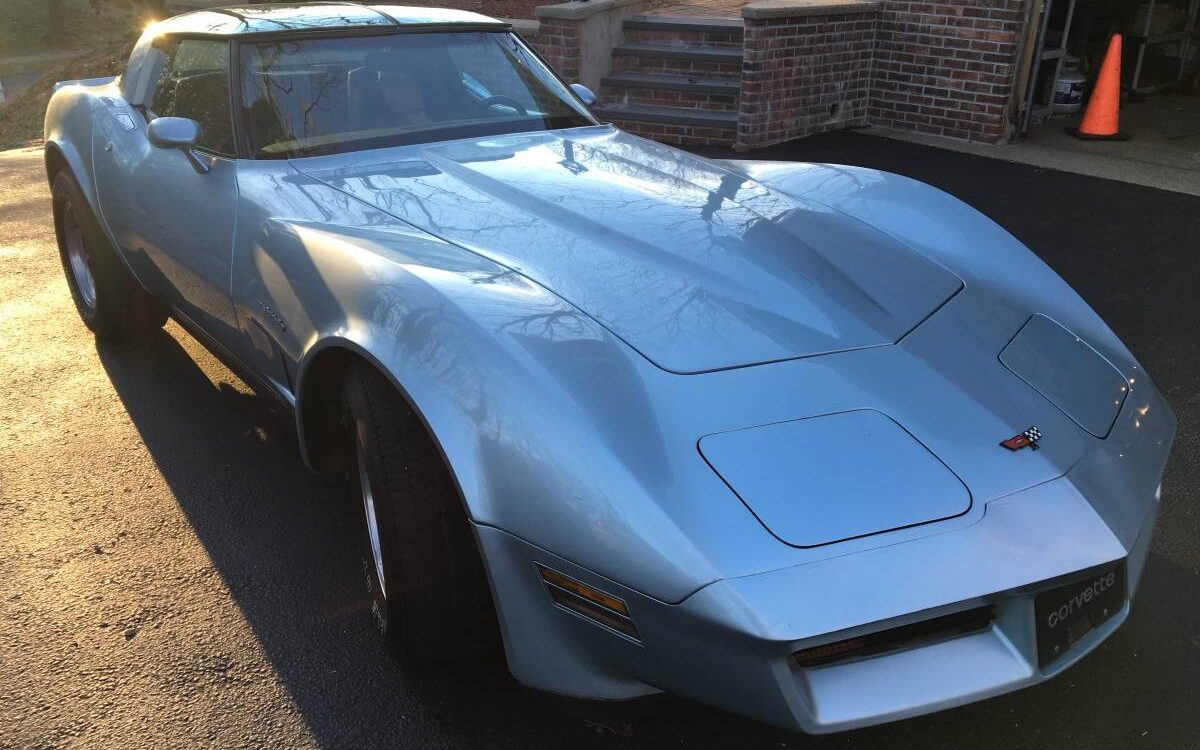 Chevrolet-Corvette-1982-1