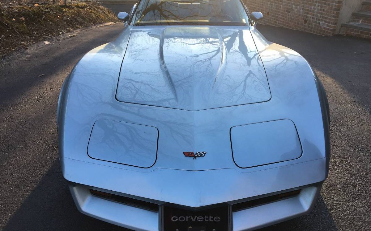 Chevrolet-Corvette-1982