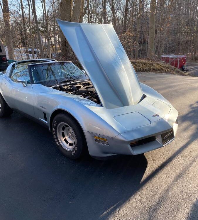 Chevrolet-Corvette-1982-15