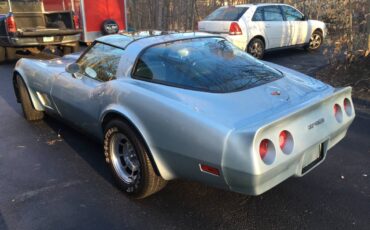 Chevrolet-Corvette-1982-4