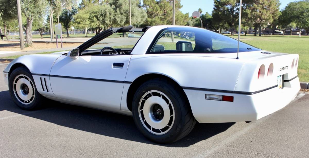 Chevrolet-Corvette-1984-1