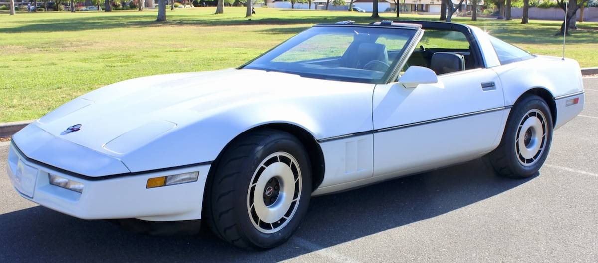 Chevrolet-Corvette-1984-16