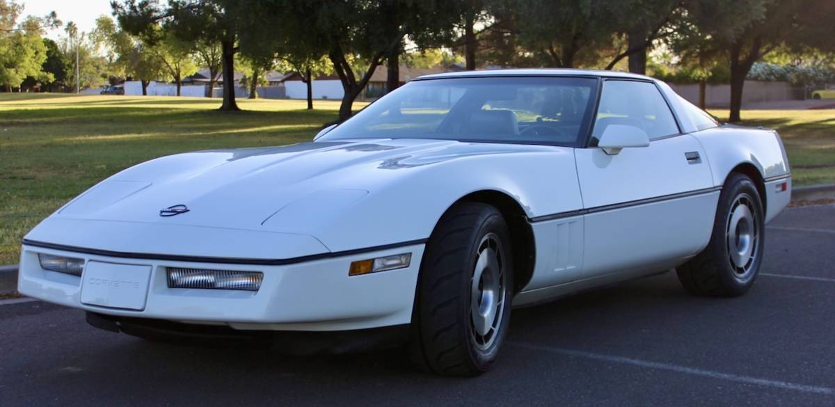 Chevrolet-Corvette-1984