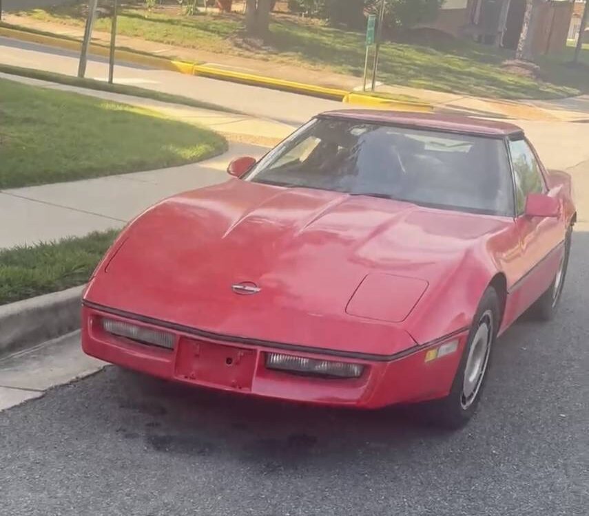 Chevrolet-Corvette-1984