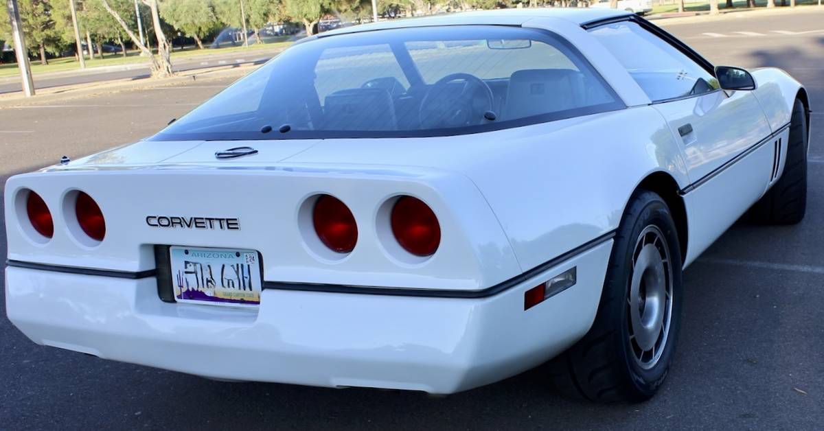 Chevrolet-Corvette-1984-4