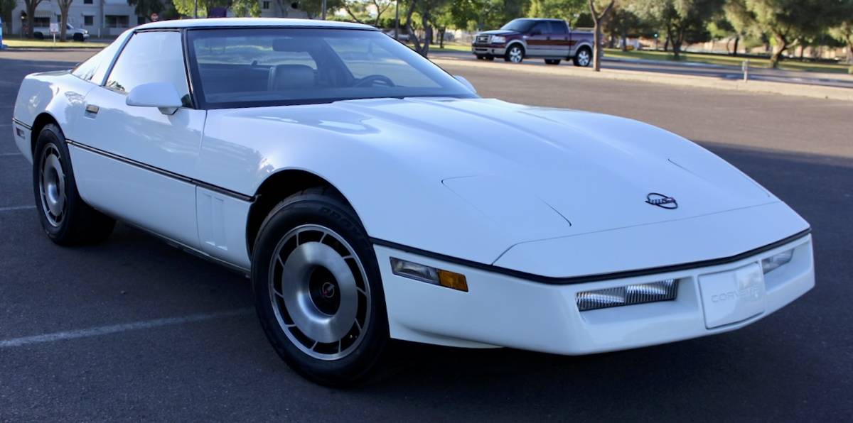 Chevrolet-Corvette-1984-5