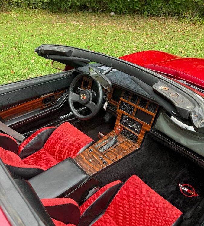 Chevrolet-Corvette-1984-8