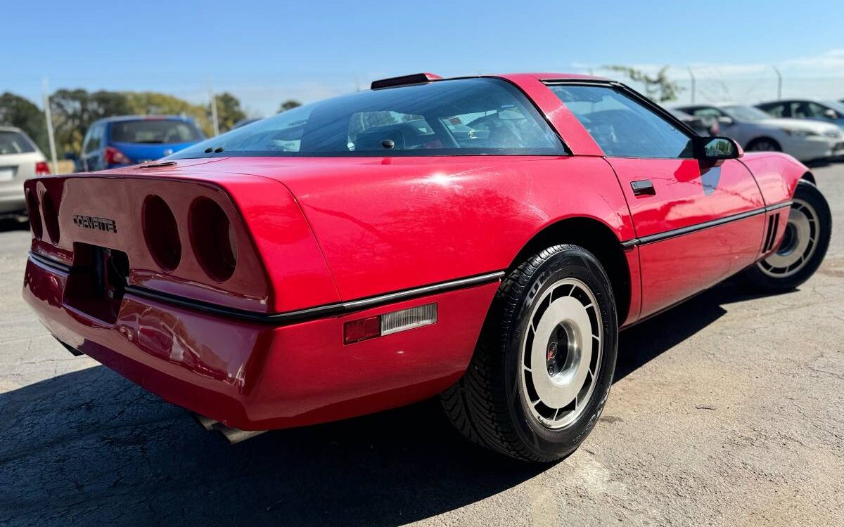 Chevrolet-Corvette-1987-5