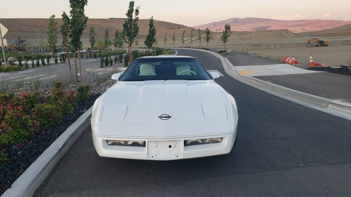 Chevrolet-Corvette-1988-1