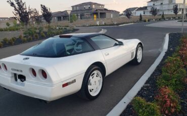 Chevrolet-Corvette-1988-3