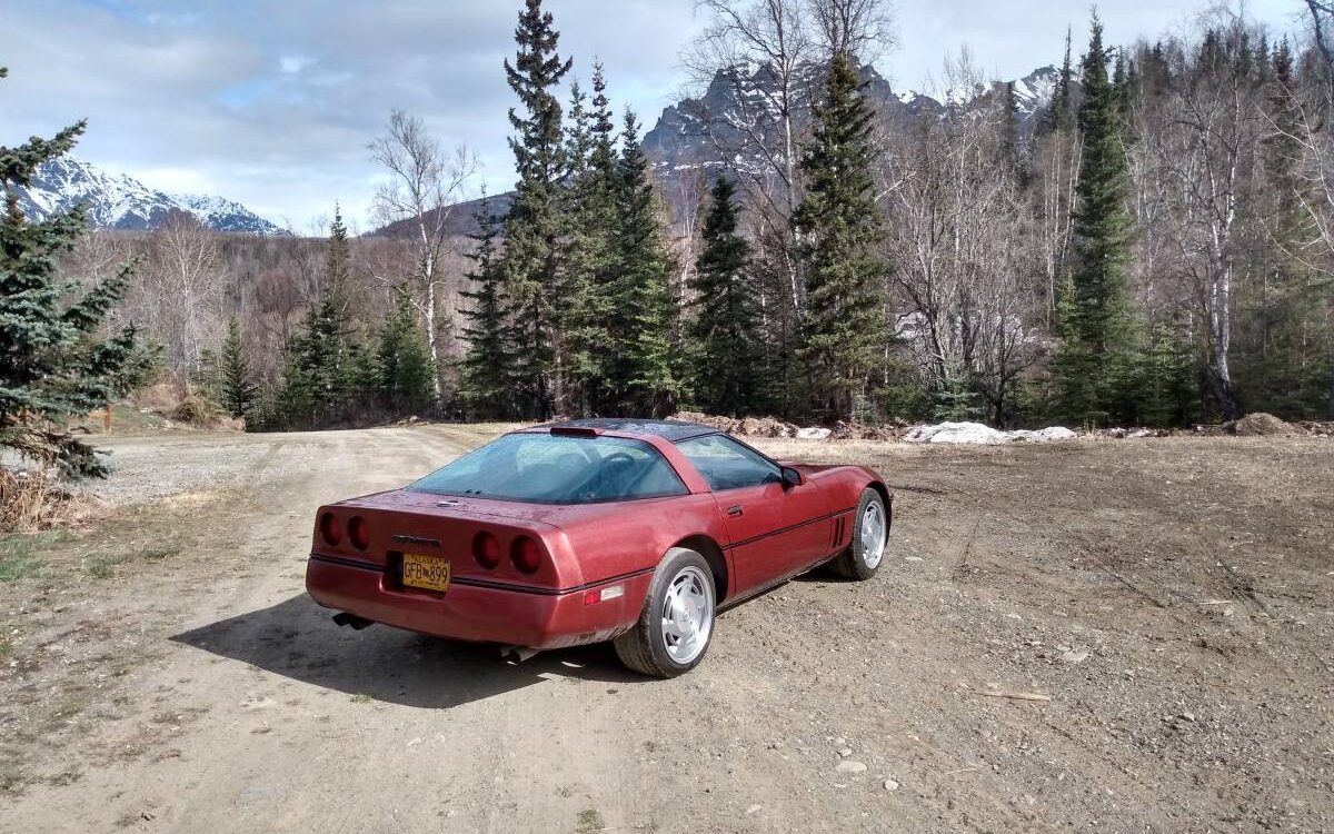 Chevrolet-Corvette-1988