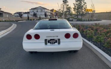 Chevrolet-Corvette-1988-4