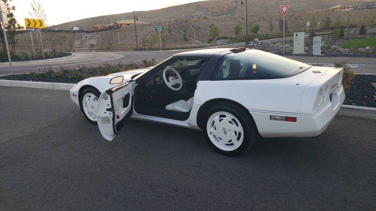 Chevrolet-Corvette-1988-5