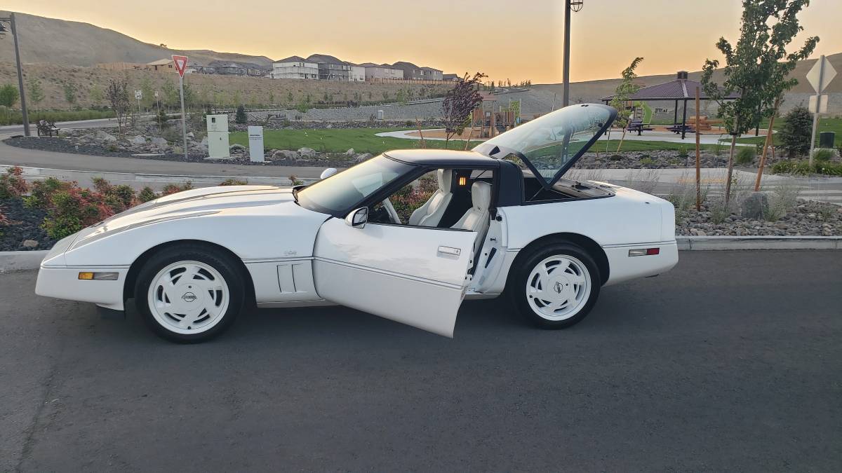 Chevrolet-Corvette-1988-7