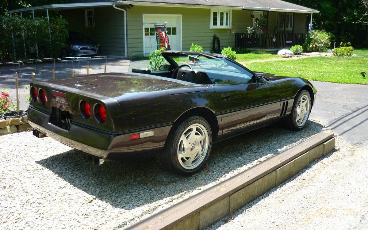 Chevrolet-Corvette-1989-5