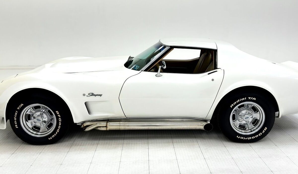 Chevrolet-Corvette-Coupe-1976-1