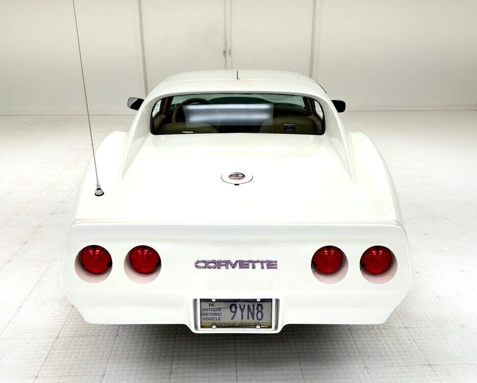 Chevrolet-Corvette-Coupe-1976-4