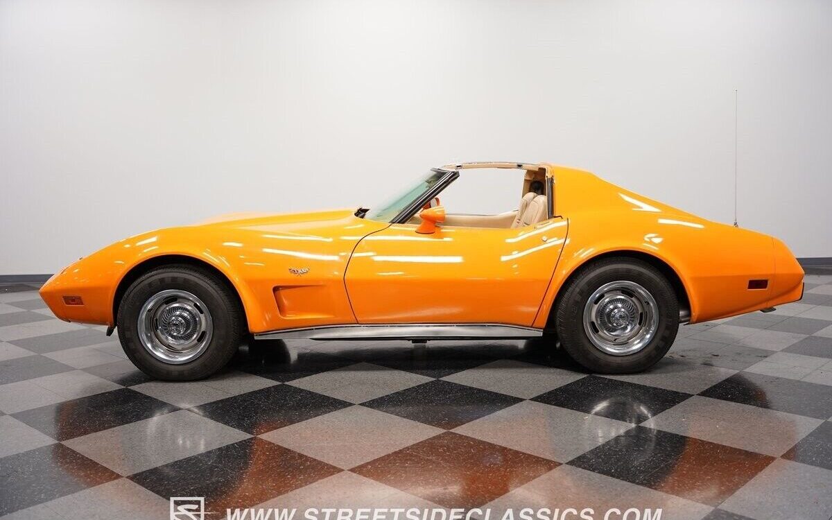 Chevrolet-Corvette-Coupe-1977-2