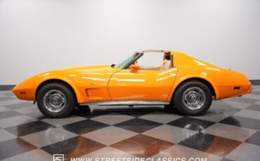 Chevrolet-Corvette-Coupe-1977-2