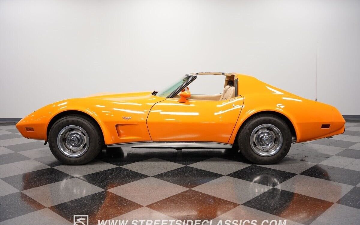 Chevrolet-Corvette-Coupe-1977-7