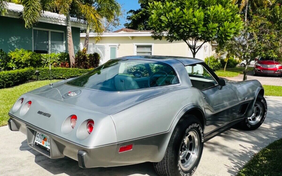 Chevrolet-Corvette-Coupe-1978-2