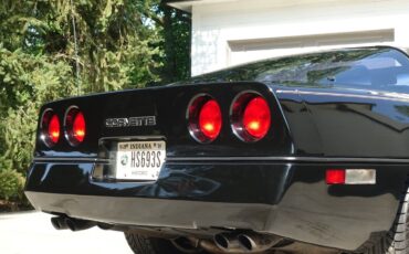 Chevrolet-Corvette-Coupe-1985-9