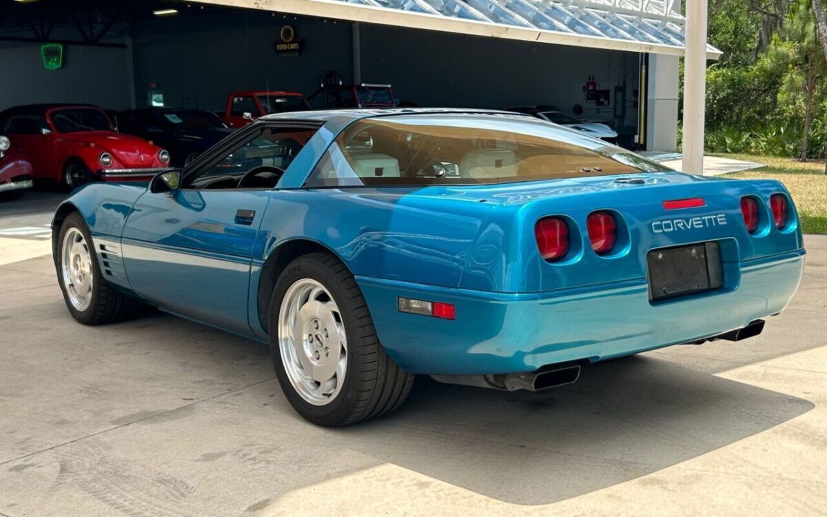 Chevrolet-Corvette-Coupe-1993-9