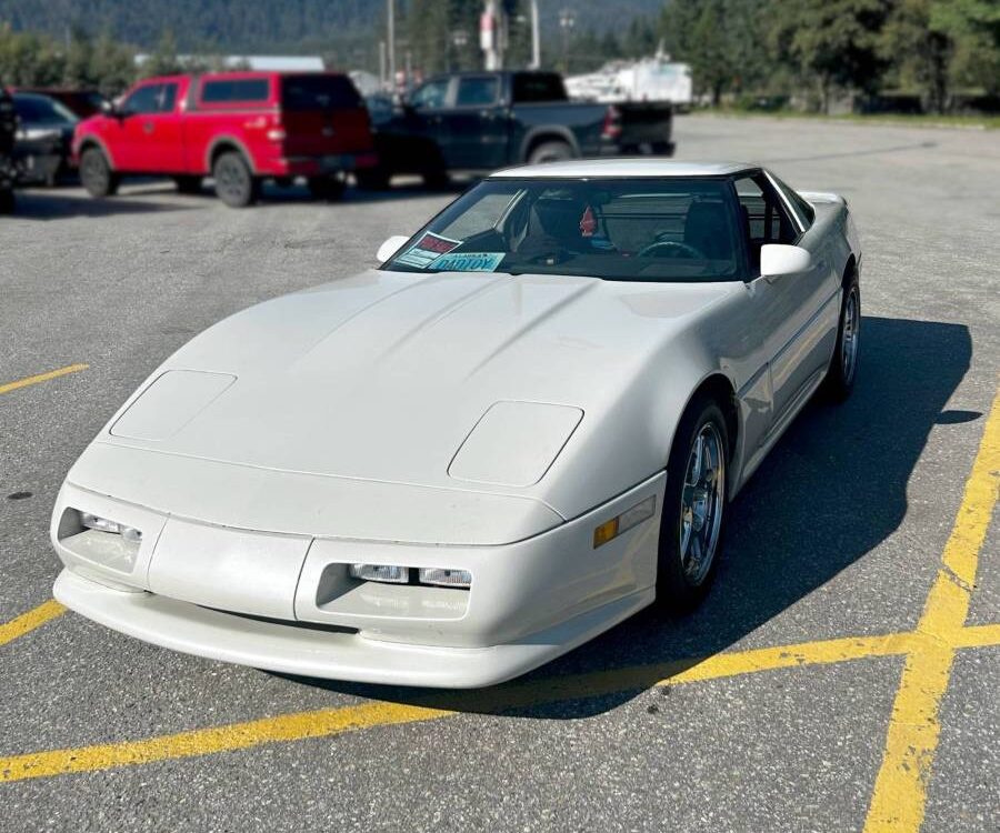 Chevrolet-Corvette-convertible-1984