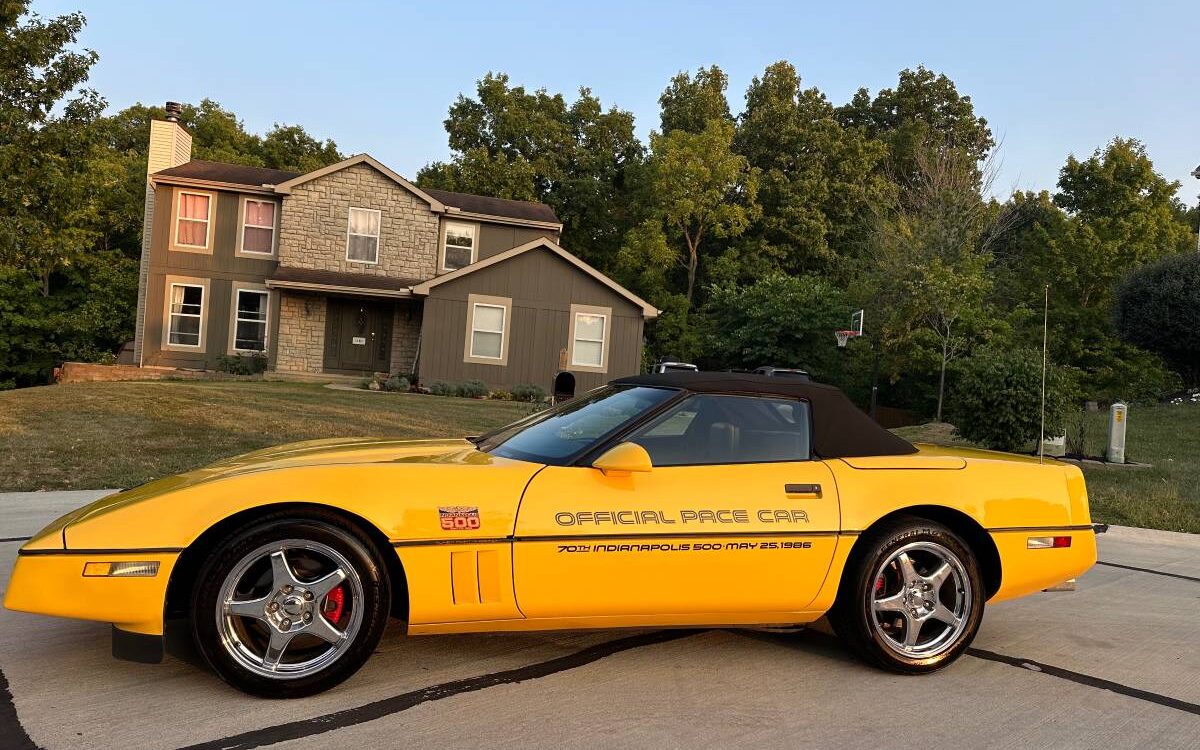 Chevrolet-Corvette-convertible-1986