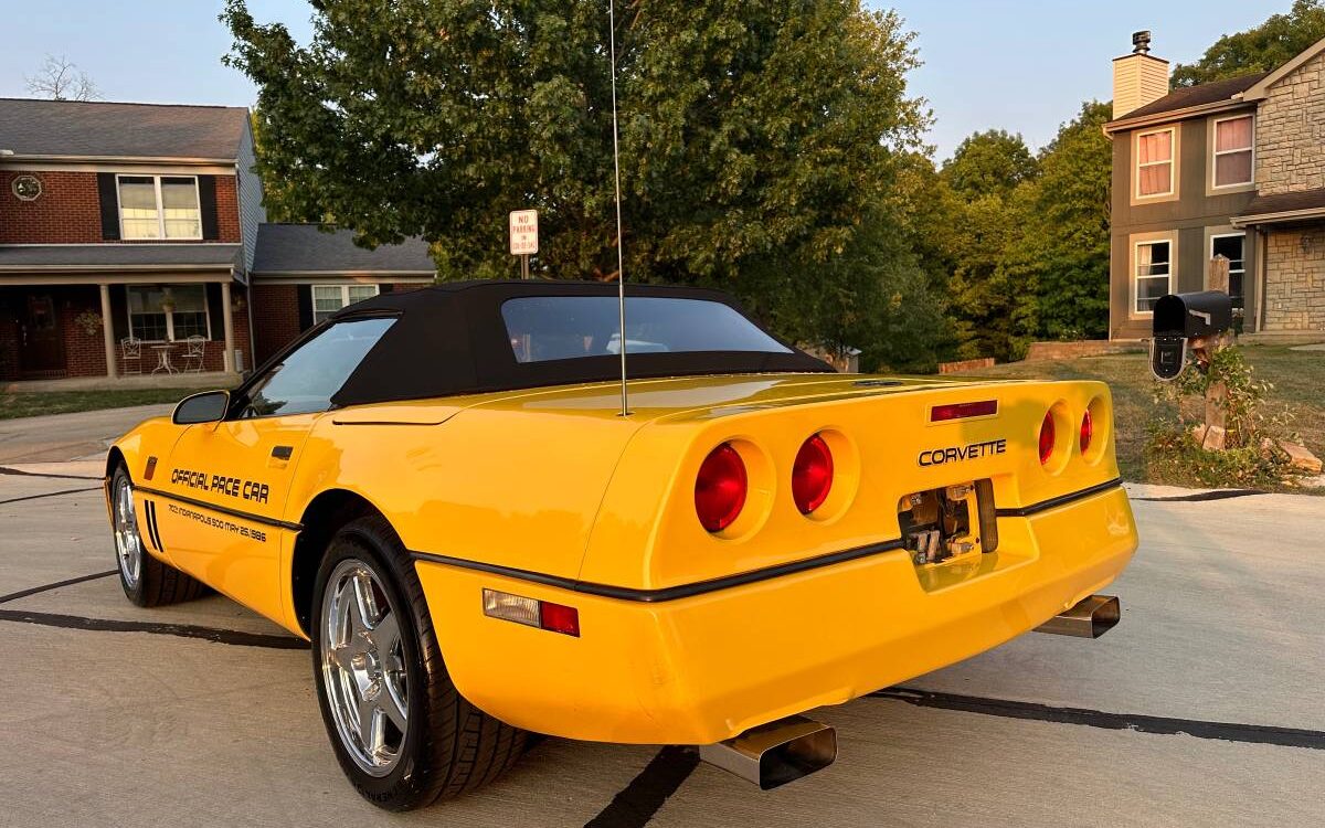 Chevrolet-Corvette-convertible-1986-3