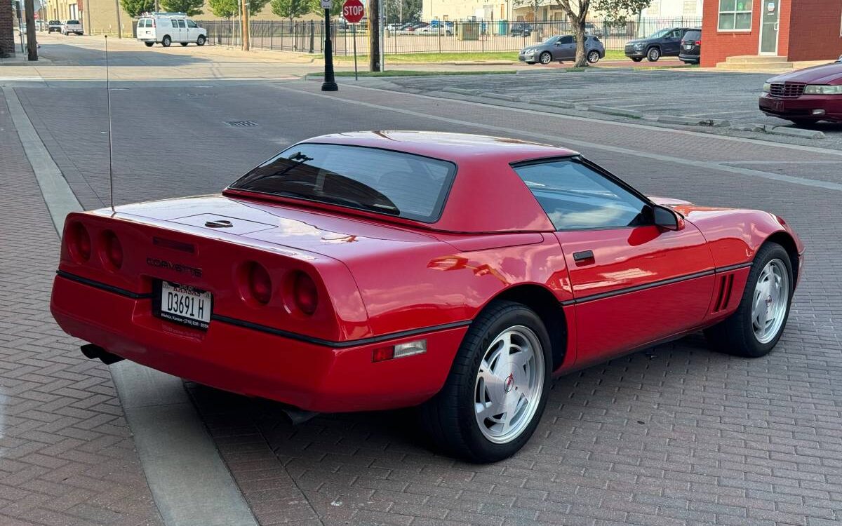 Chevrolet-Corvette-convertible-1989-12