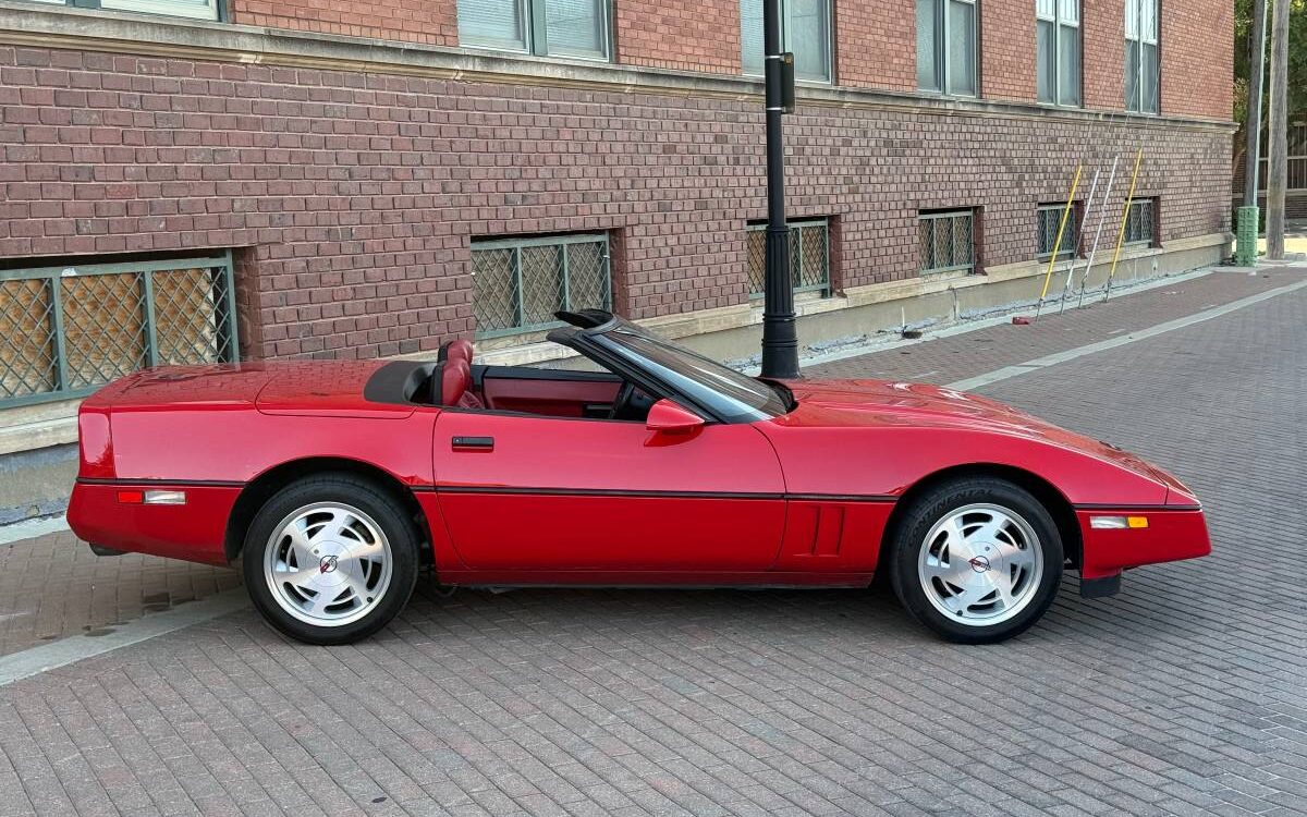 Chevrolet-Corvette-convertible-1989-3