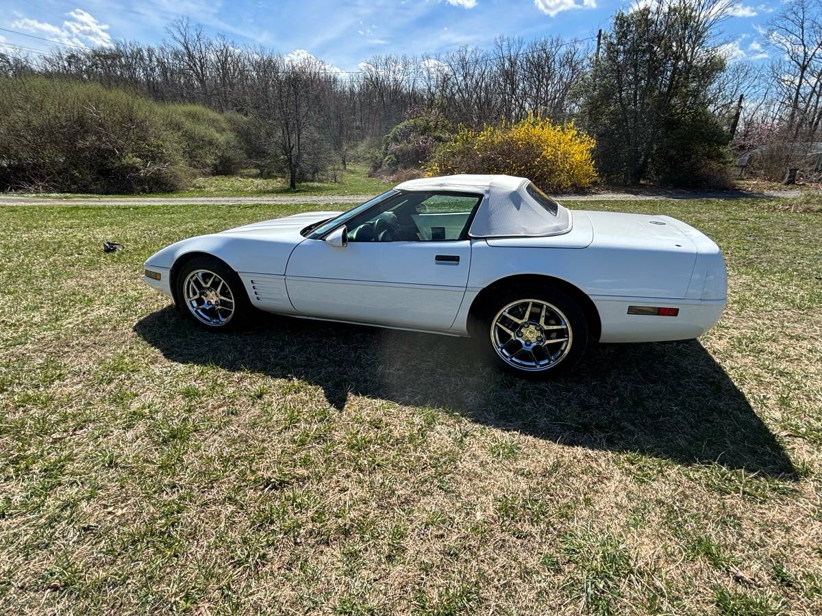 Chevrolet-Corvette-convertible-1992-12