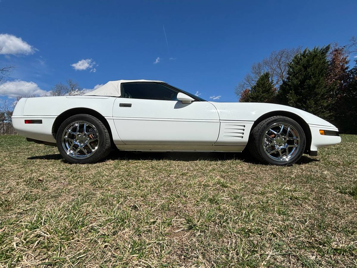 Chevrolet-Corvette-convertible-1992-2