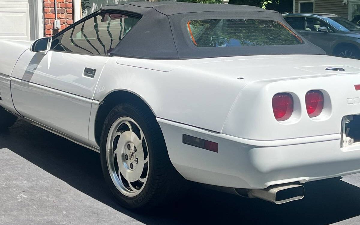 Chevrolet-Corvette-convertible-1994-2