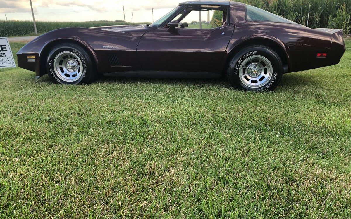 Chevrolet-Corvette-coupe-1982